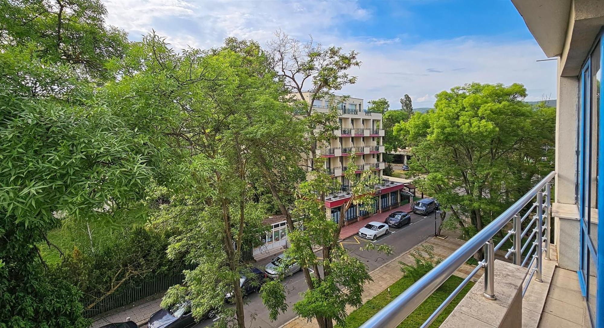 Excelsior Sunny Апартаменти